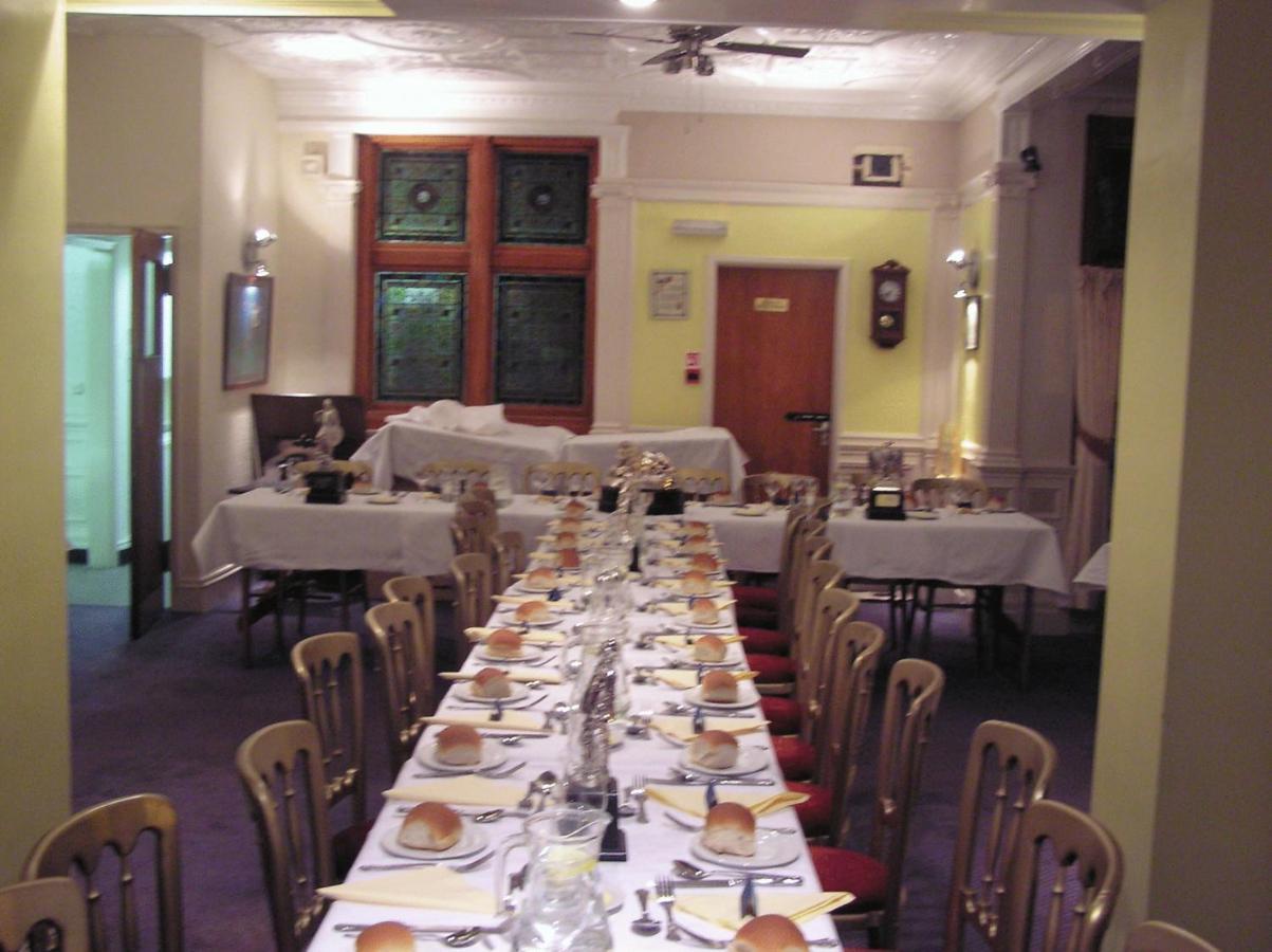 نيوماركت Cadogan Hotel المظهر الخارجي الصورة