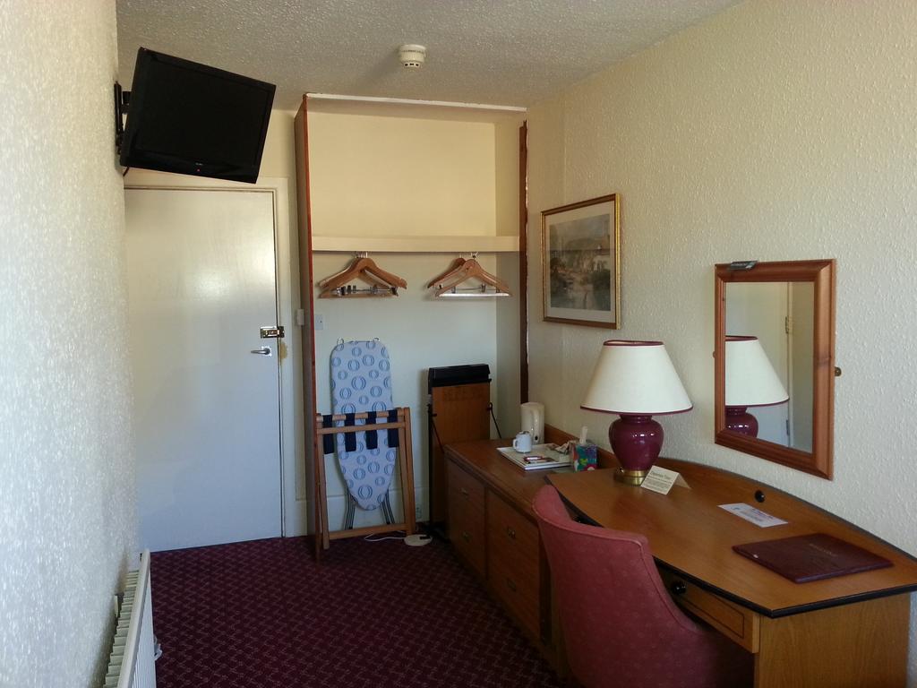 نيوماركت Cadogan Hotel المظهر الخارجي الصورة