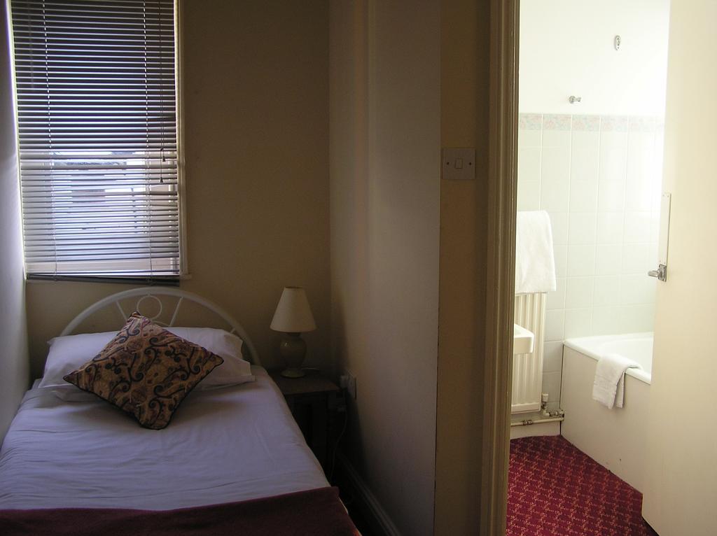 نيوماركت Cadogan Hotel المظهر الخارجي الصورة